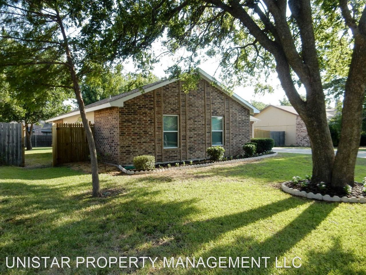 2721 Mistywood Ln - Photo 3 of 31