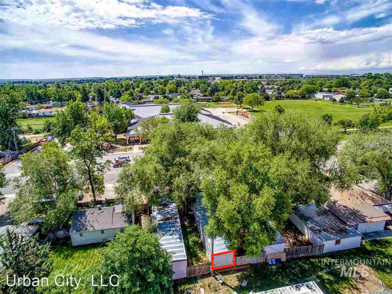 2318 W Targee St - Photo 3 of 17