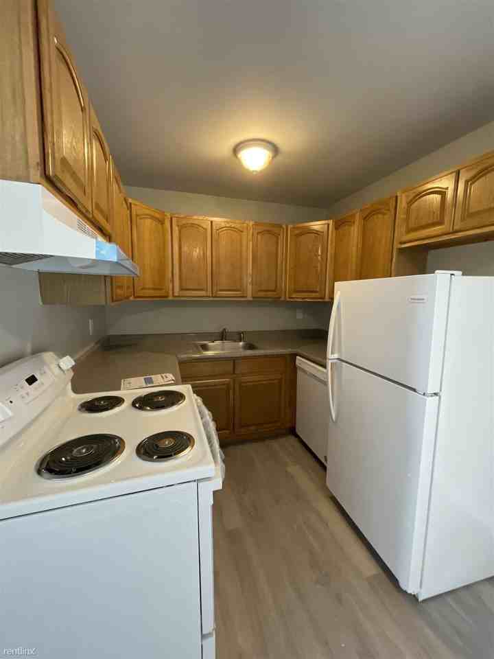 340 Hudson St - Photo 2 of 15