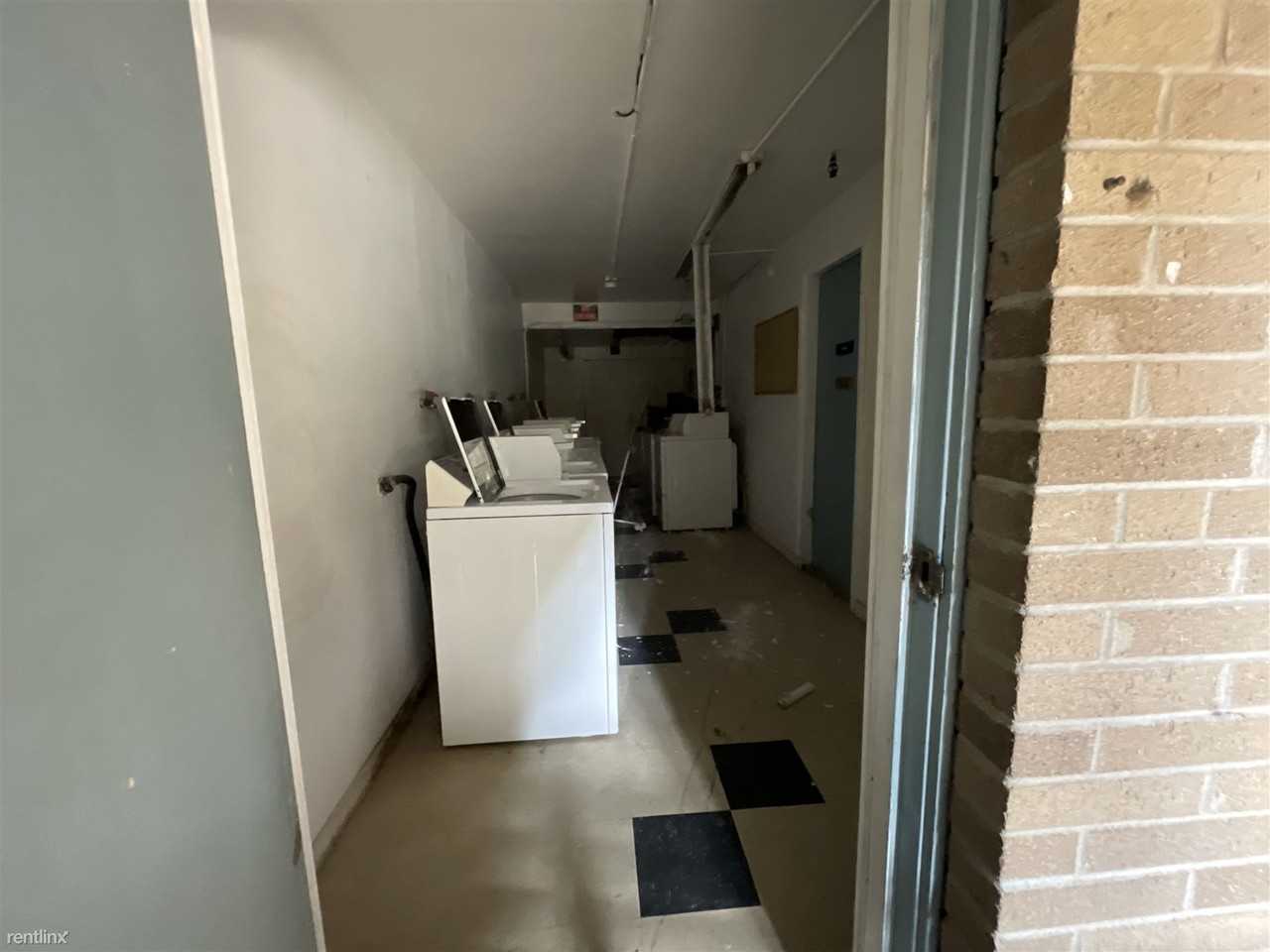 340 Hudson St - Photo 3 of 15