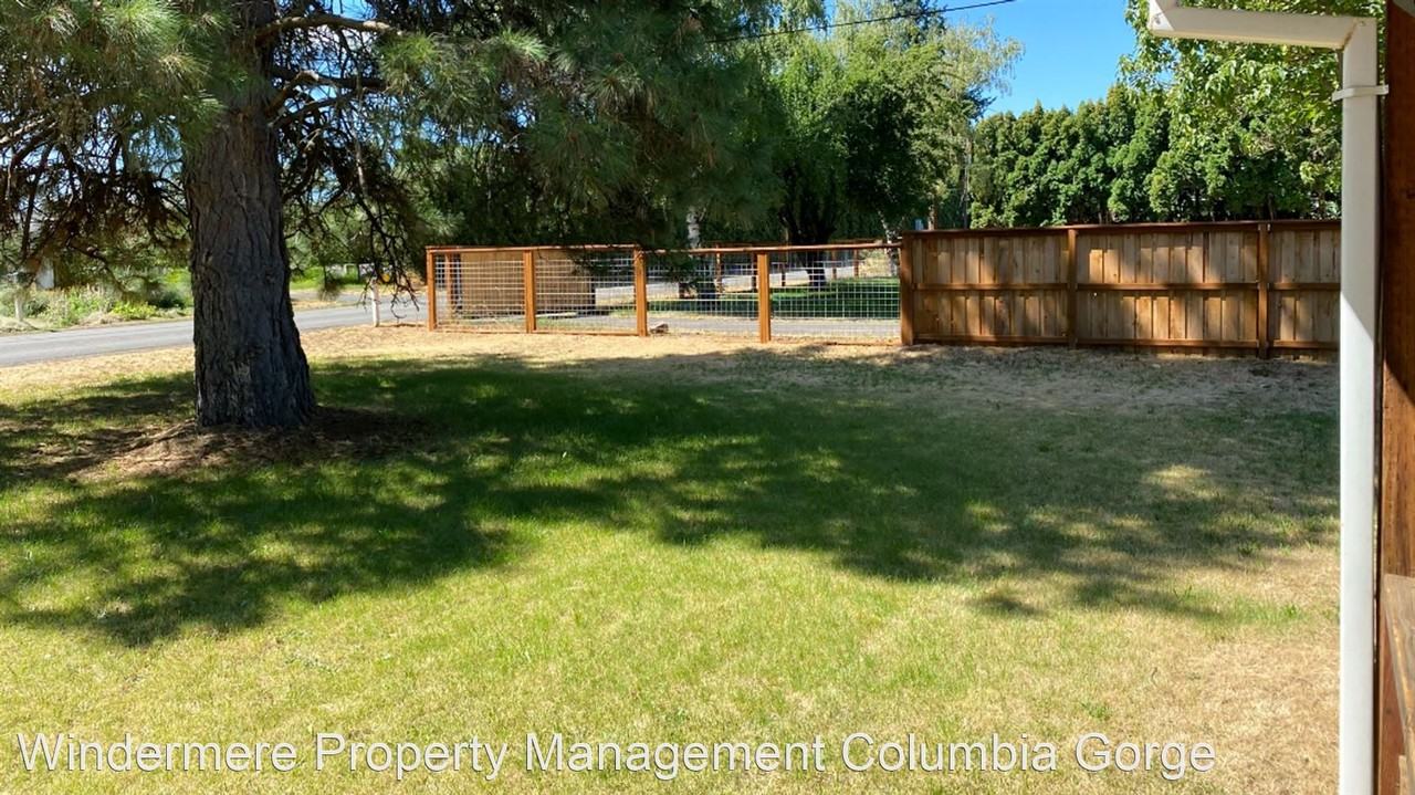 3036 Eliot Dr - Photo 3 of 20