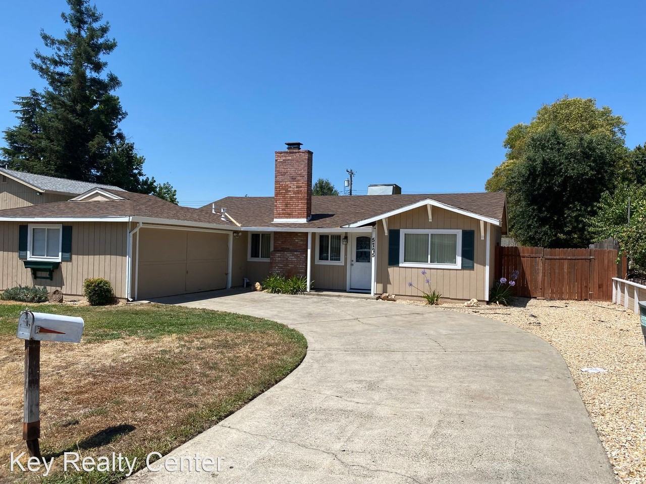 5725 La Field Dr - Photo 2 of 10