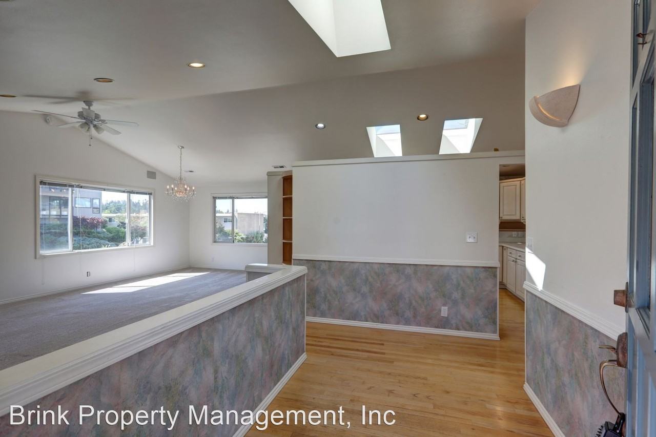 531 Maple St - Photo 3 of 22