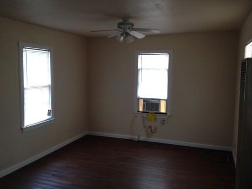 2422 22nd Pl - Photo 2 of 3