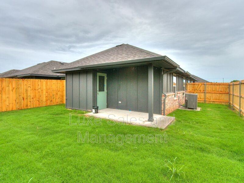 10526 Utica Dr - Photo 2 of 31