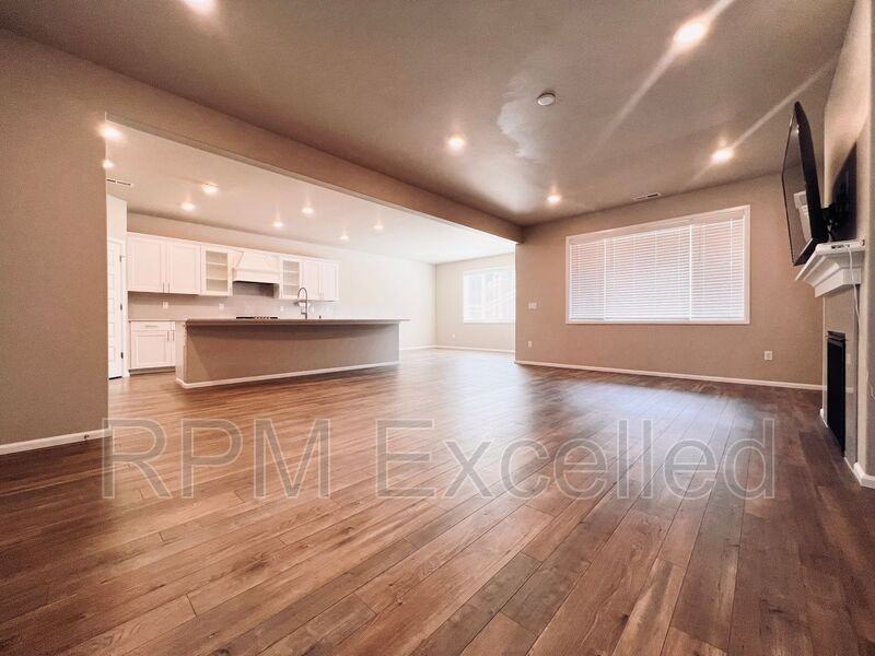12732 192nd Pl E - Photo 5 of 40