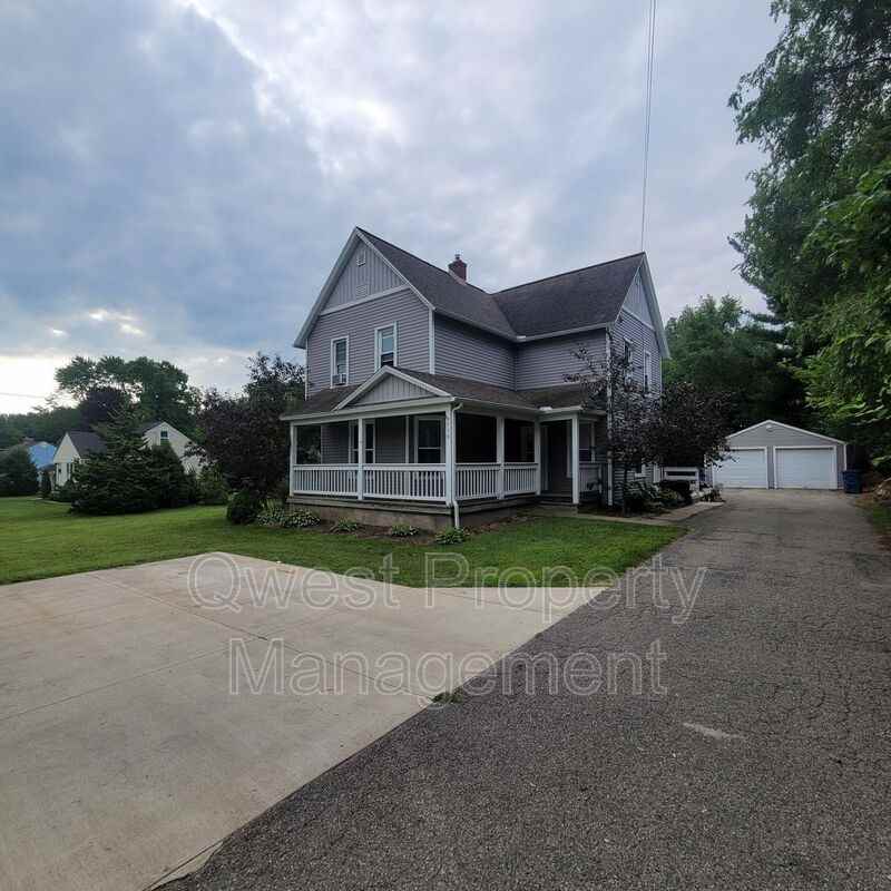 714 4 Mile Rd Nw - Photo 2 of 11