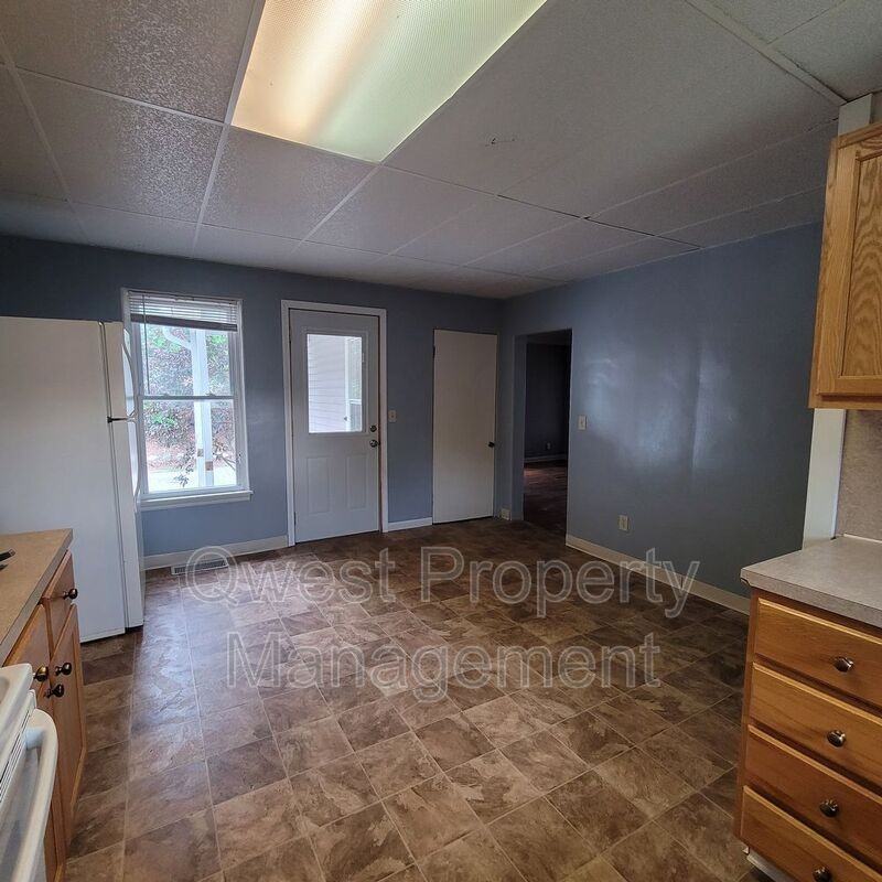 714 4 Mile Rd Nw - Photo 4 of 11