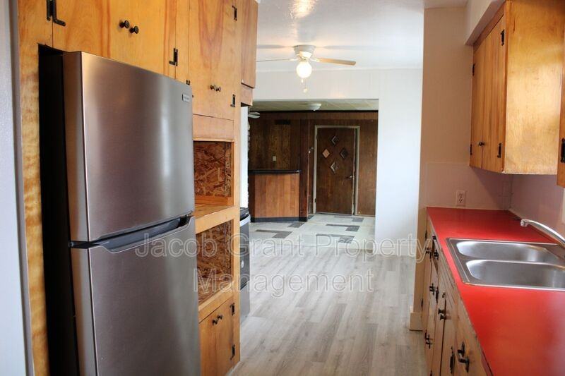 282 J St - Photo 4 of 26