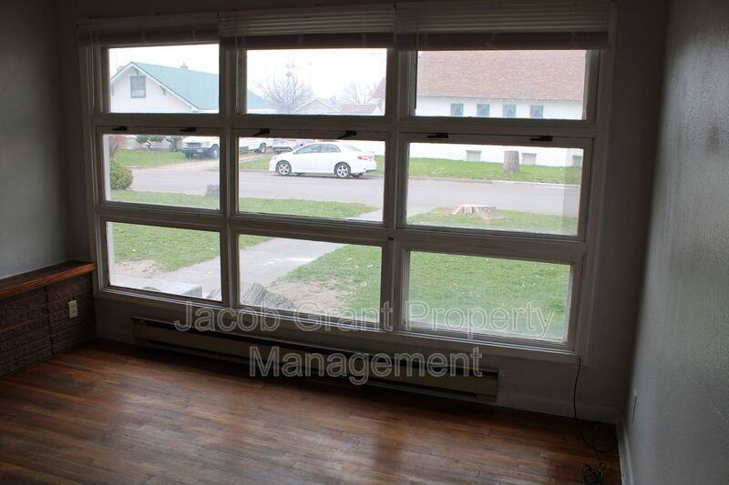 282 J St - Photo 5 of 26