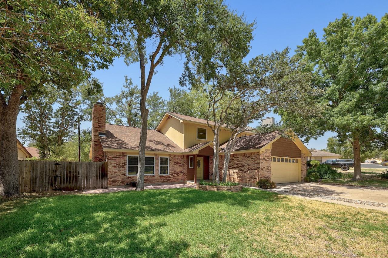 1724 Zimmerman Ln - Photo 2 of 31