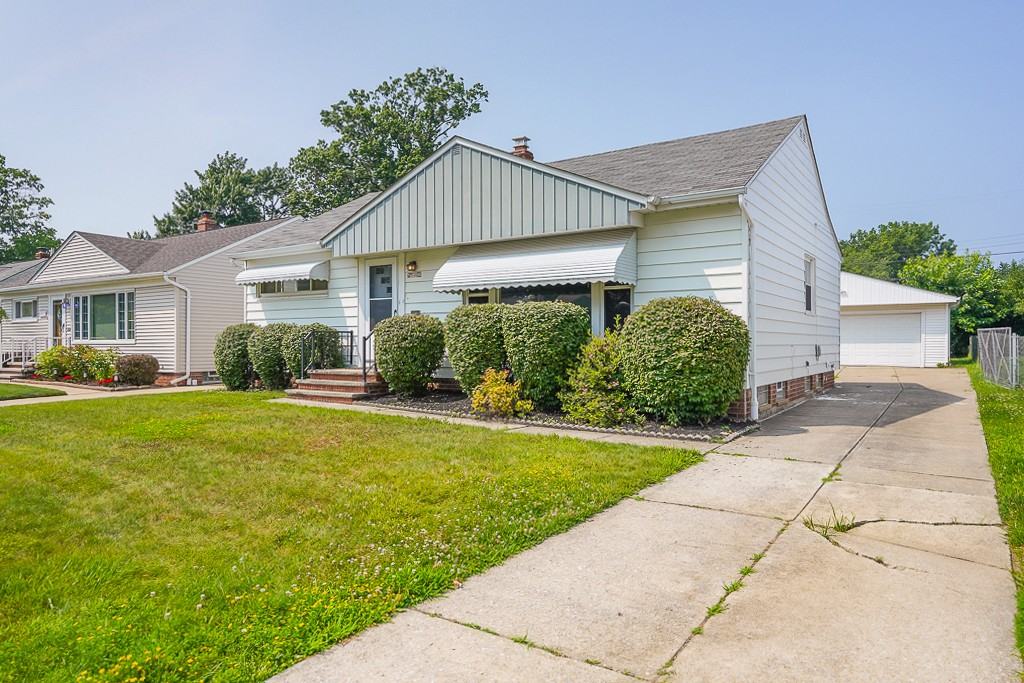 29305 Green Dr - Photo 2 of 38