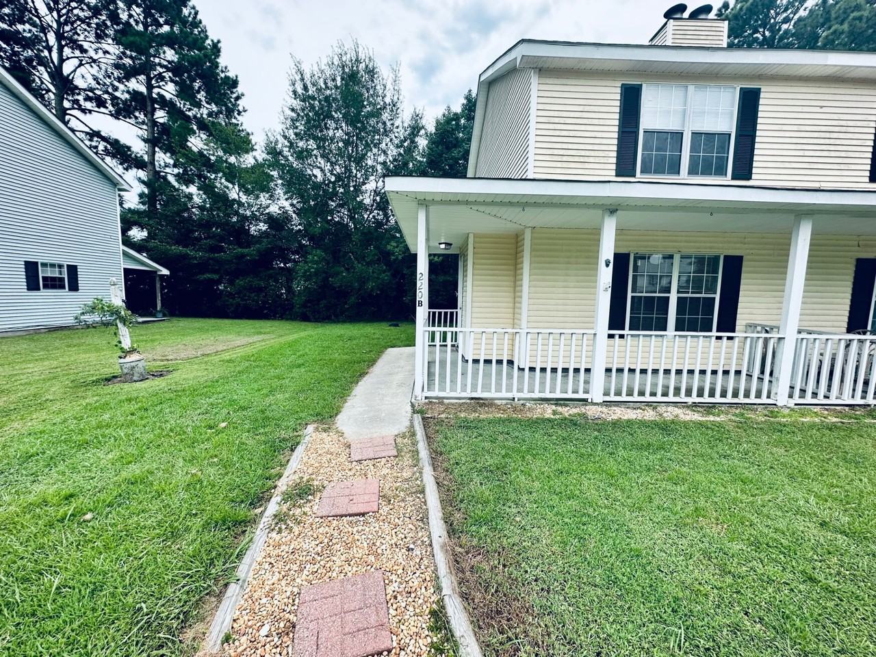 220 Plantation Rd #B - Photo 2 of 20