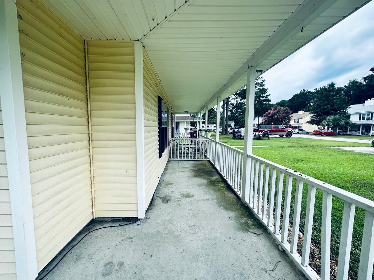 220 Plantation Rd #B - Photo 4 of 20