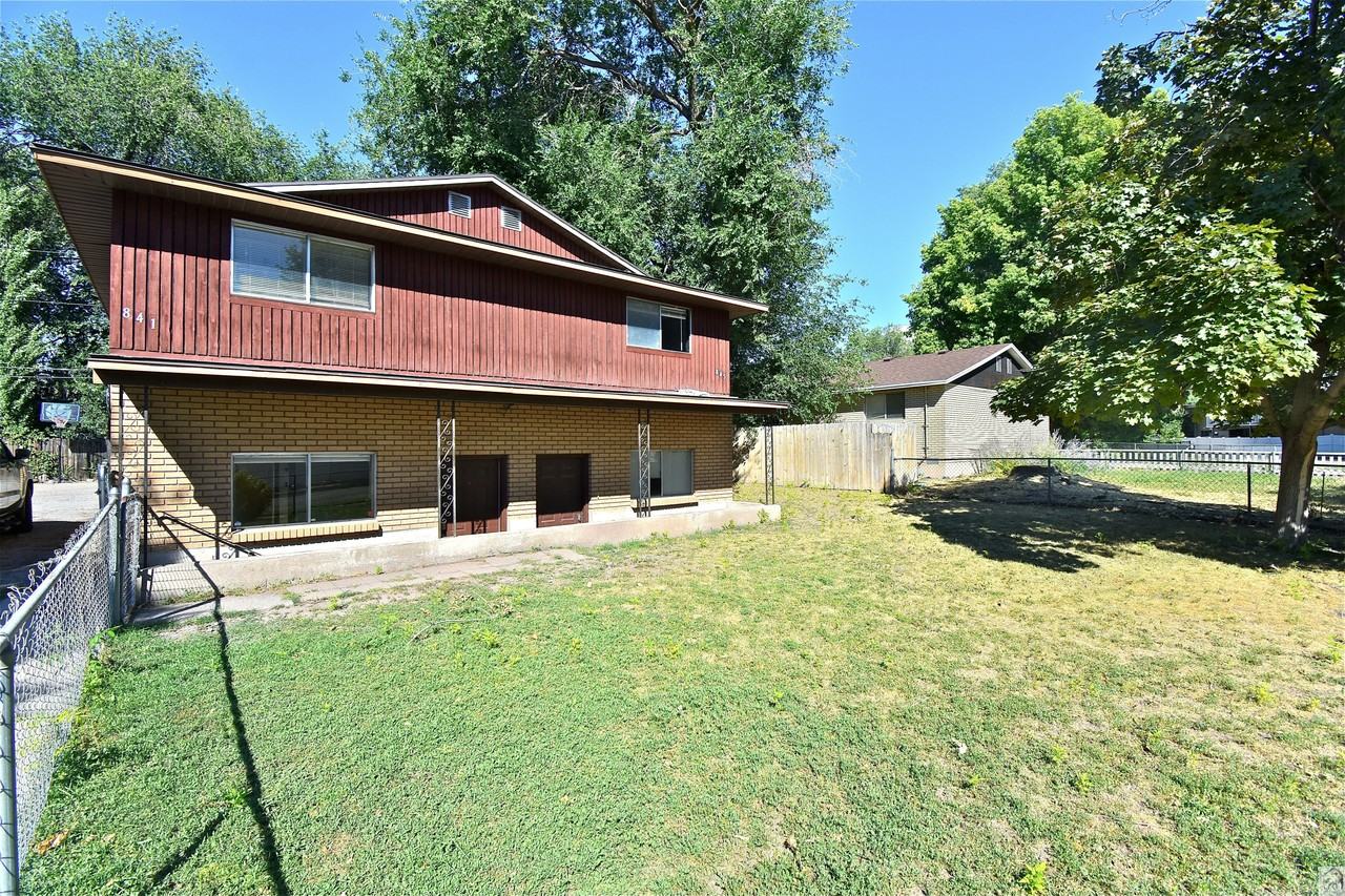 841-845 E Whitemaple Way - Photo 2 of 37