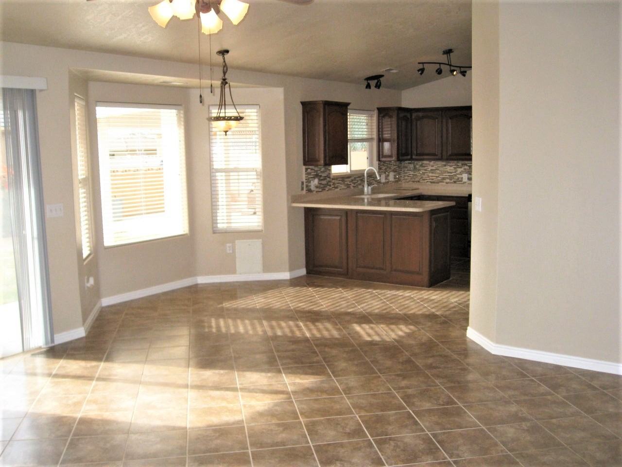 2048 Esouth Cir - Photo 3 of 11