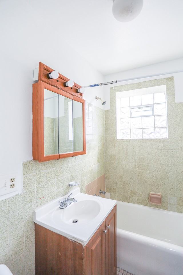 4728 W Addison St #1A - Photo 6 of 12