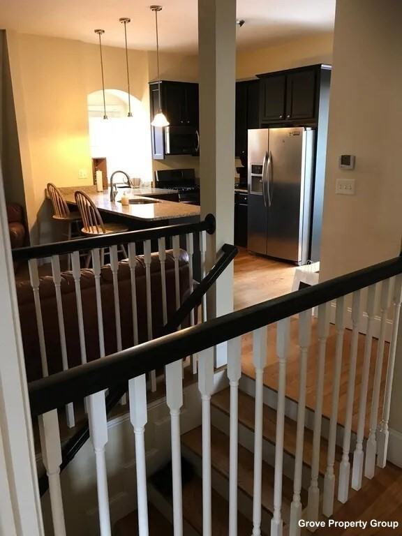 380 W 4th St #3 - Photo 4 of 11