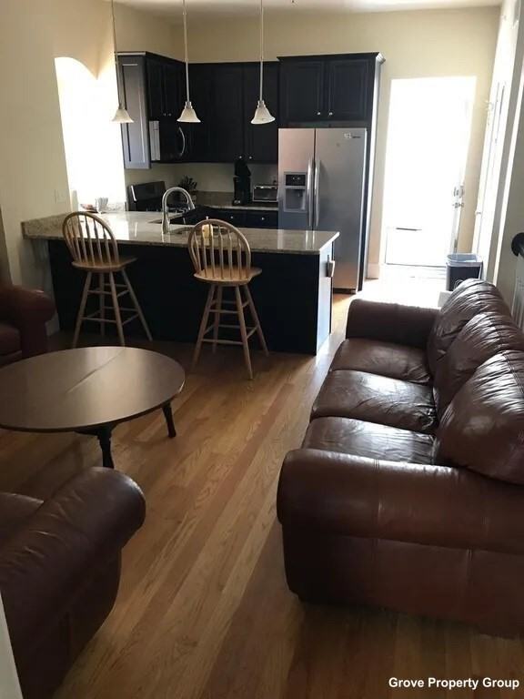 380 W 4th St #3 - Photo 5 of 11