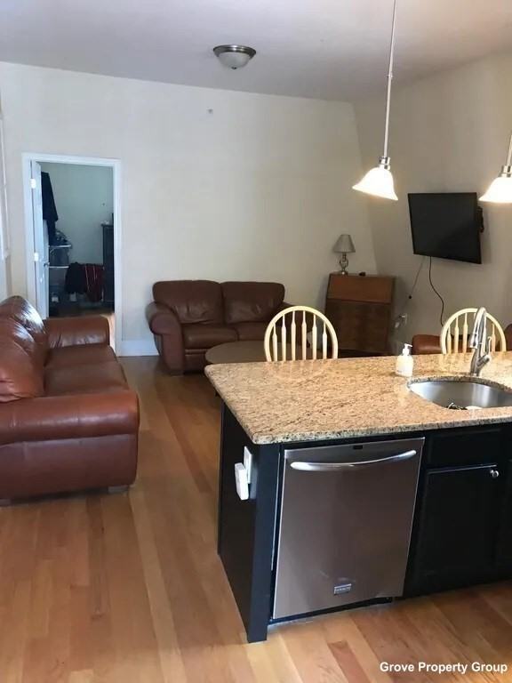 380 W 4th St #3 - Photo 6 of 11