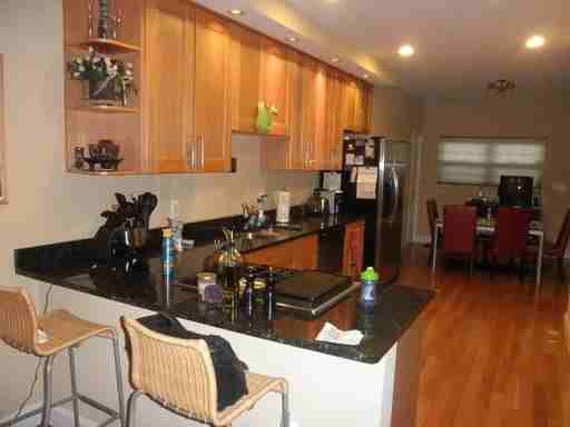 216 N Kenwood Ave - Photo 3 of 13