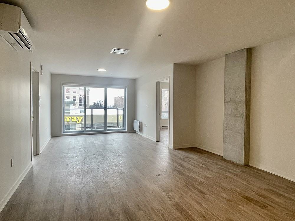 3550 Rue Jean-Brillant - Photo 2 of 6