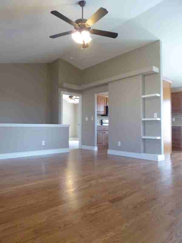 5925 N Newport St - Photo 3 of 21