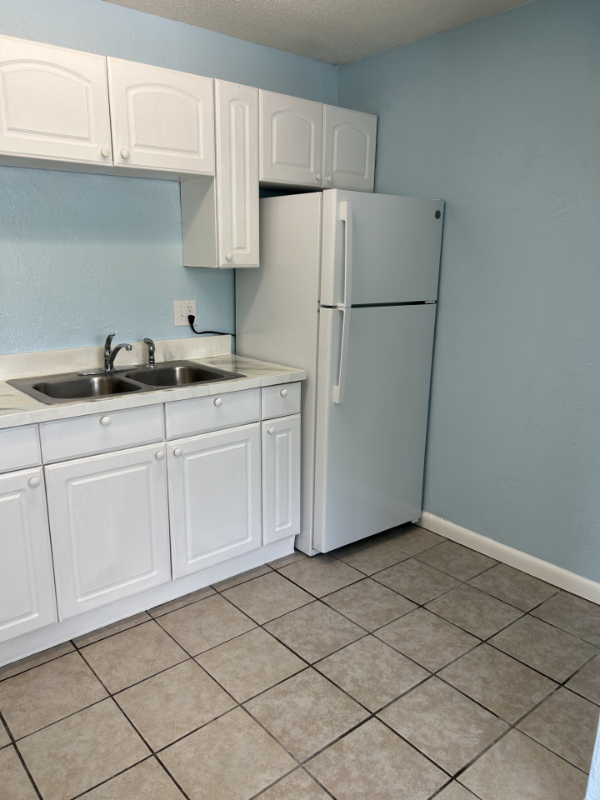 424 Daytona St #2 - Photo 4 of 9