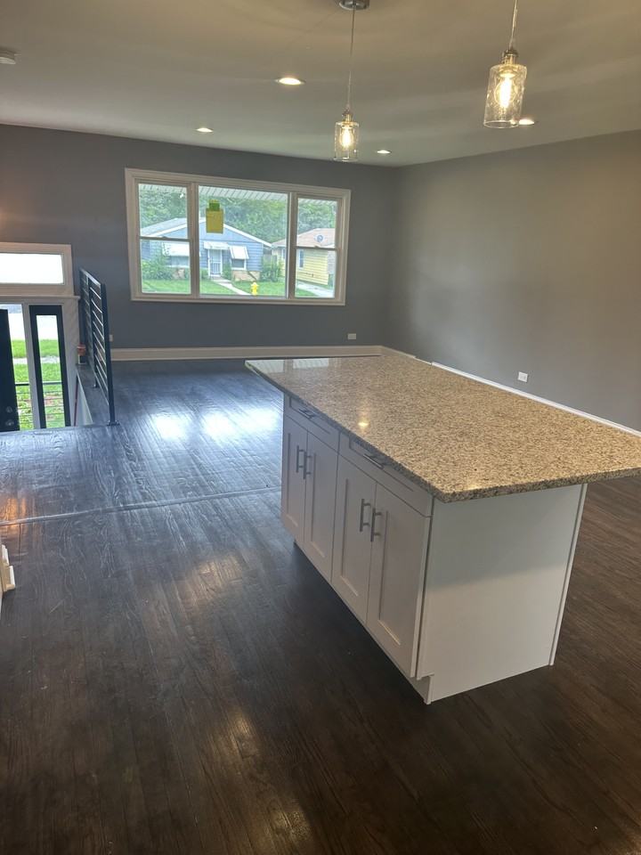 16439 Hermitage Avenue - Photo 2 of 20