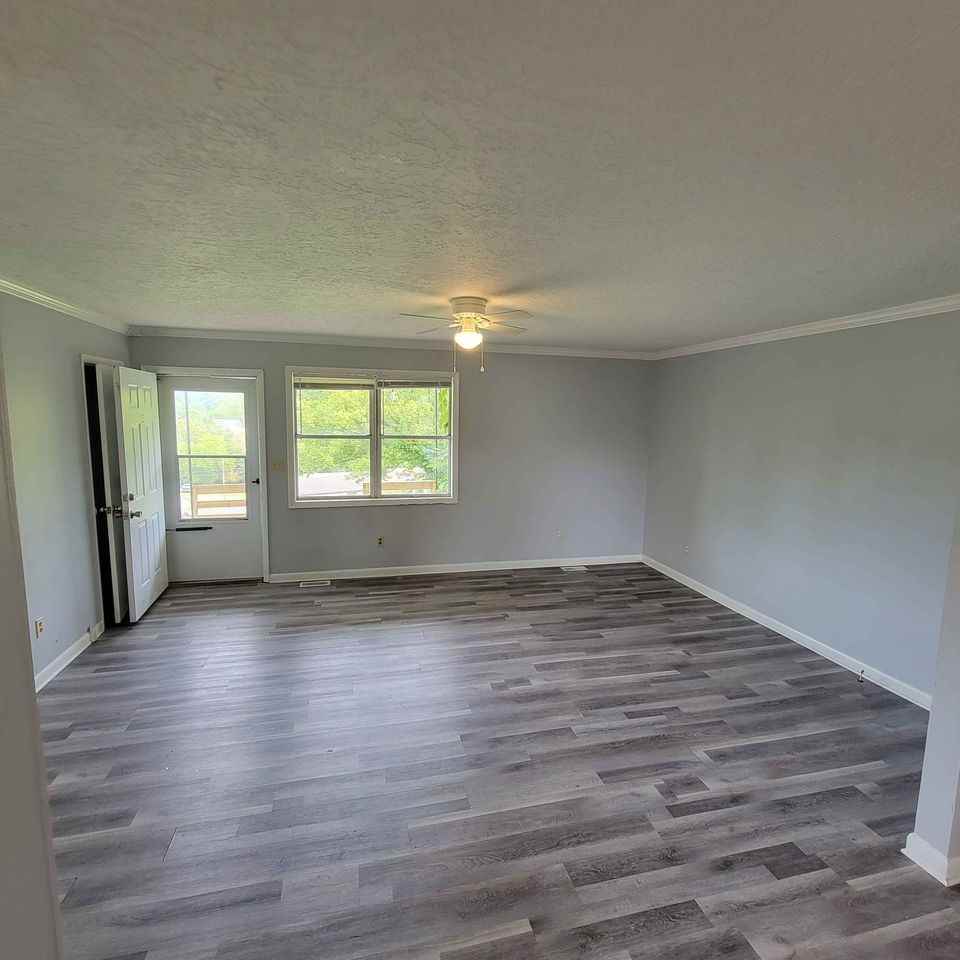 105 Knowles St #105 - Photo 3 of 14