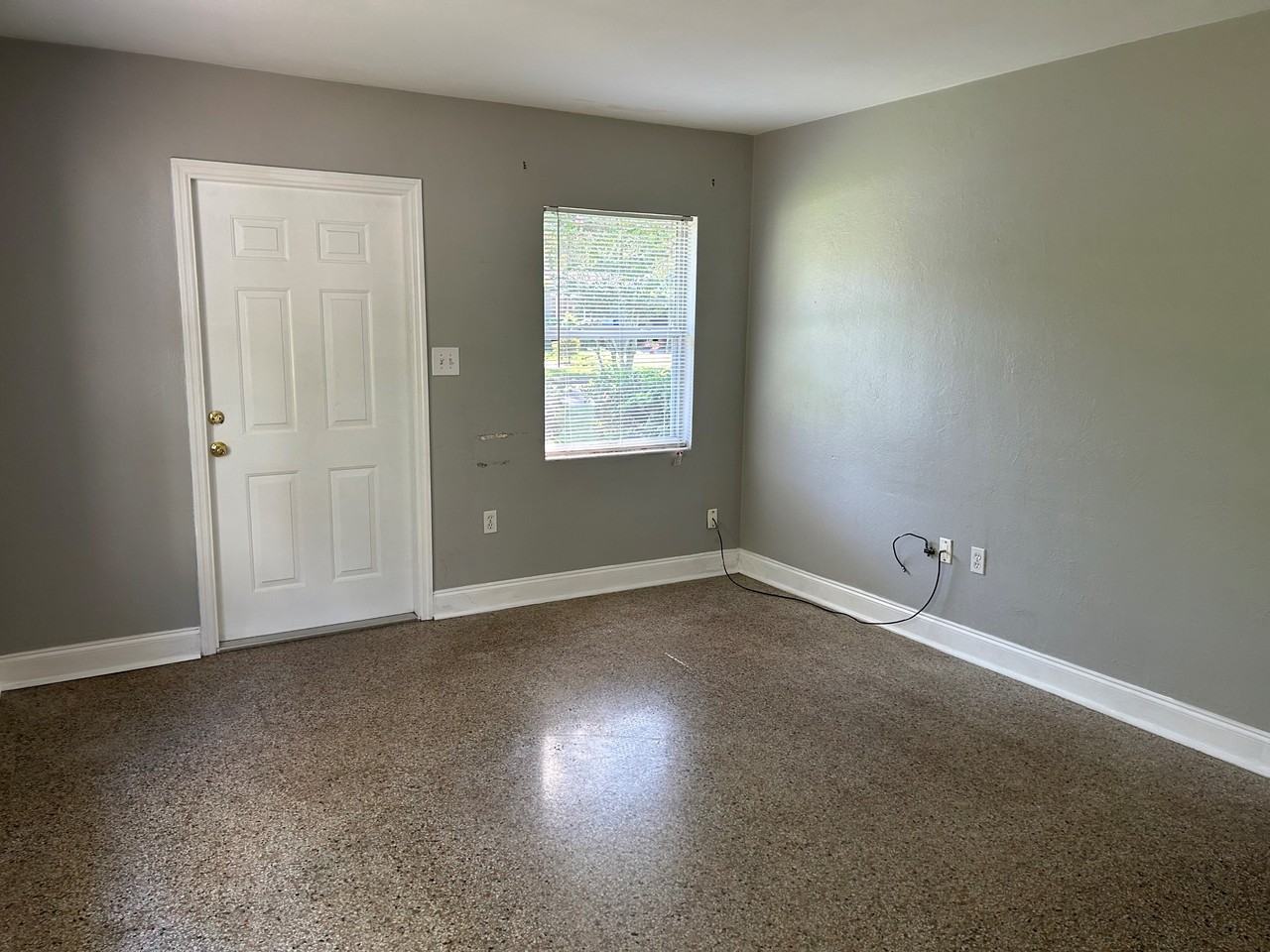 1104 S Mills Ave #NA - Photo 2 of 10