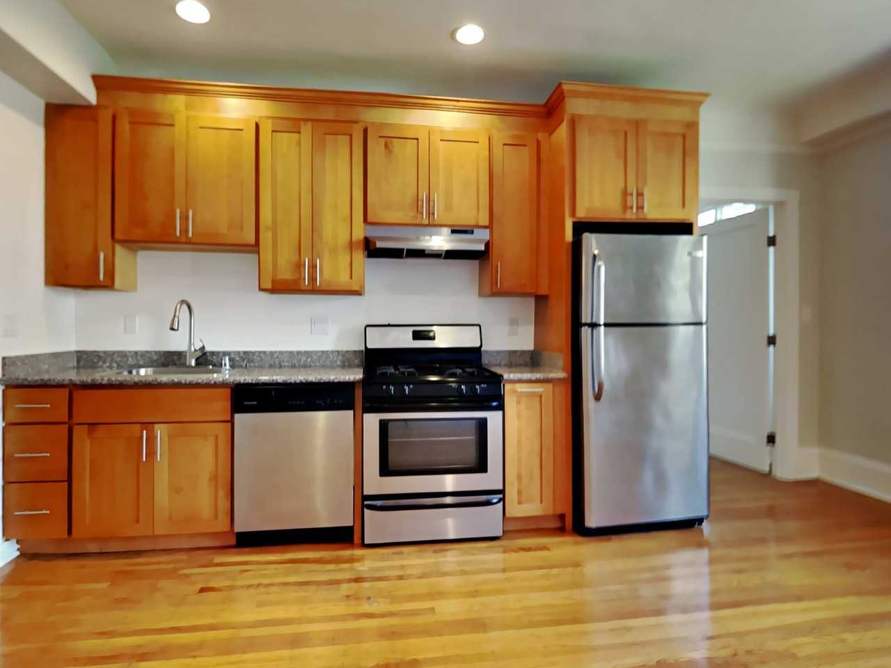 425 Hyde St. - Photo 3 of 11