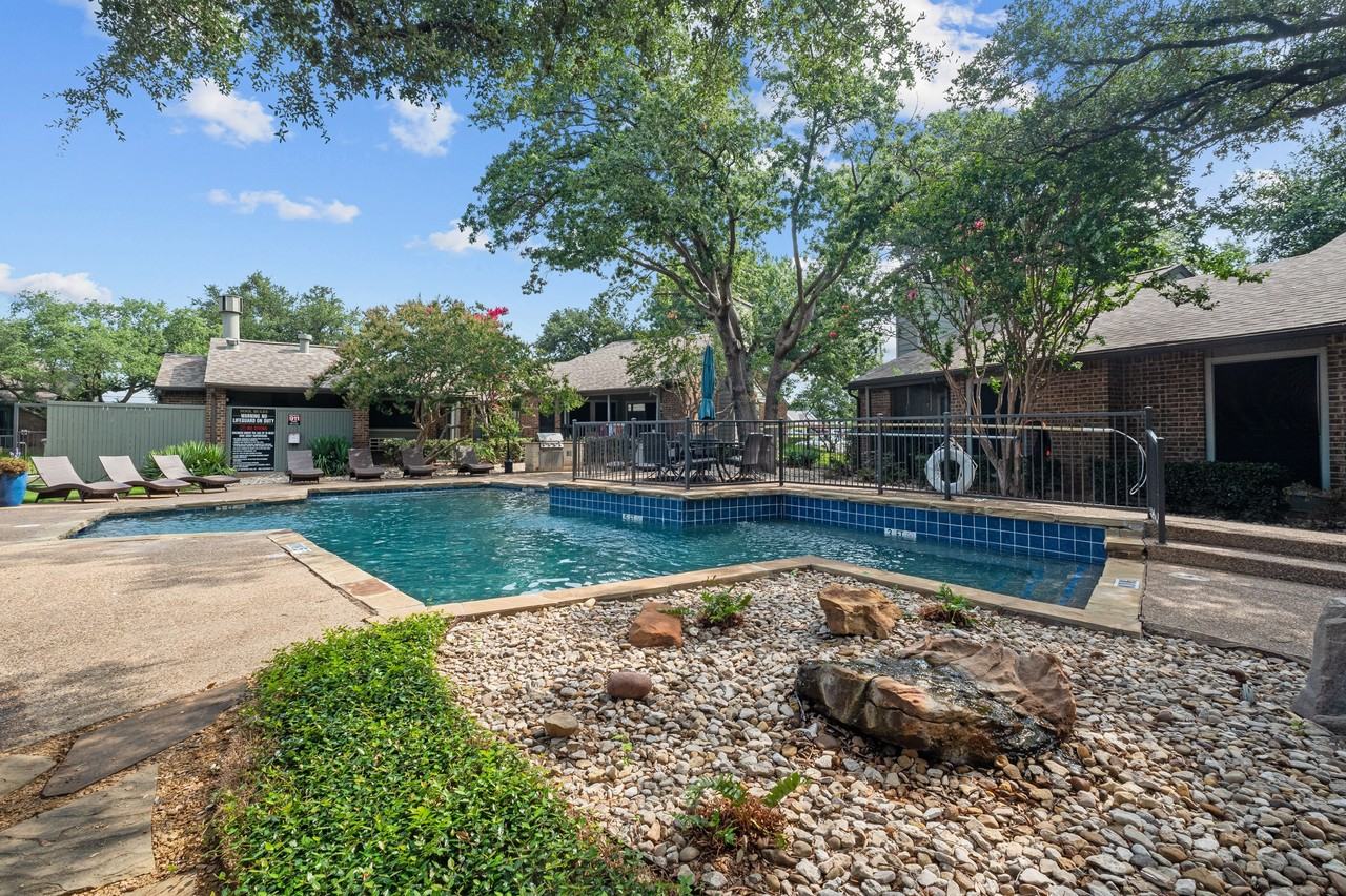 Legacy - Photo 7 of 50