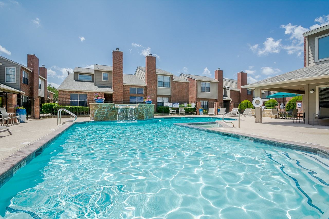 Amberly Village Townhomes Apartments 2735 N Garland Ave, Garland, TX