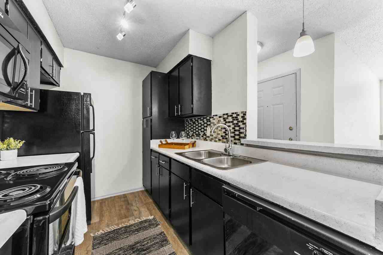 Vesper - Photo 7 of 50