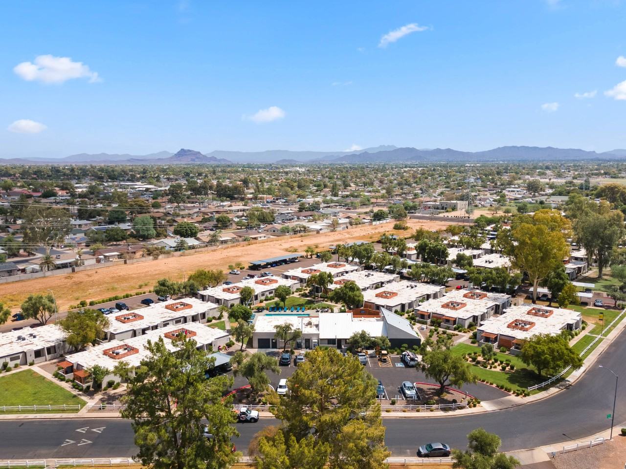 Delano Apartments - Photo 2 of 24