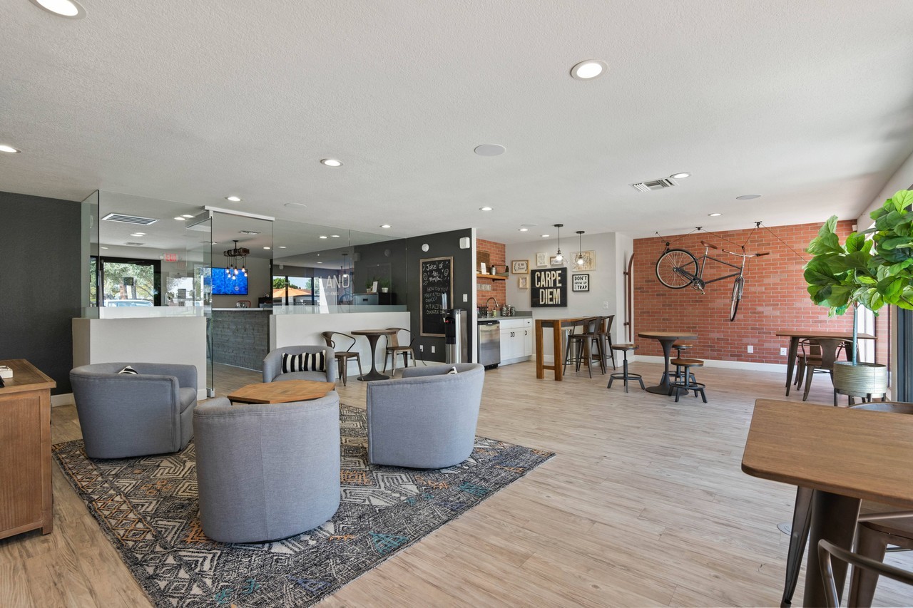 Delano Apartments - Photo 4 of 24