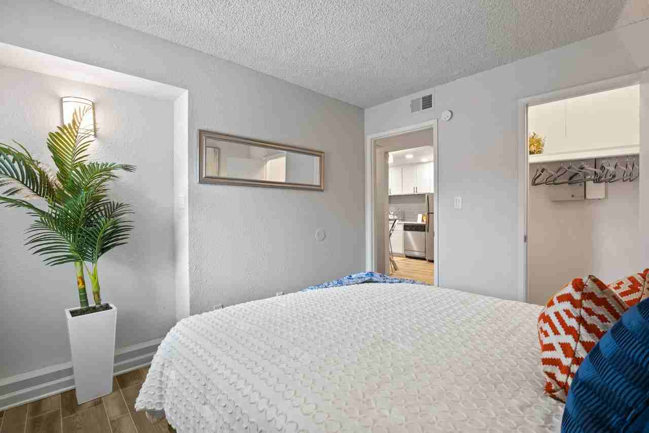 Delano Apartments - Photo 6 of 20