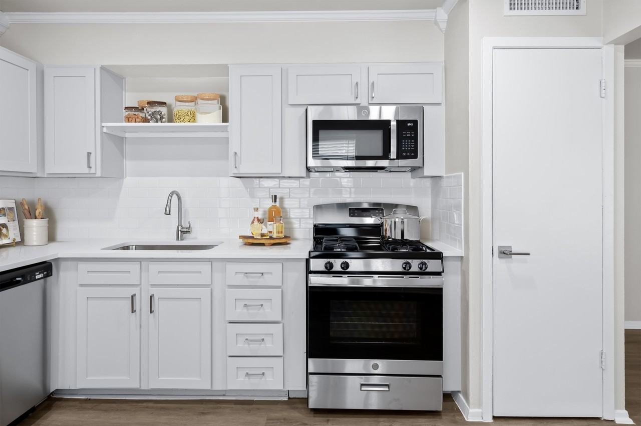 Sunset Heights - Photo 7 of 55