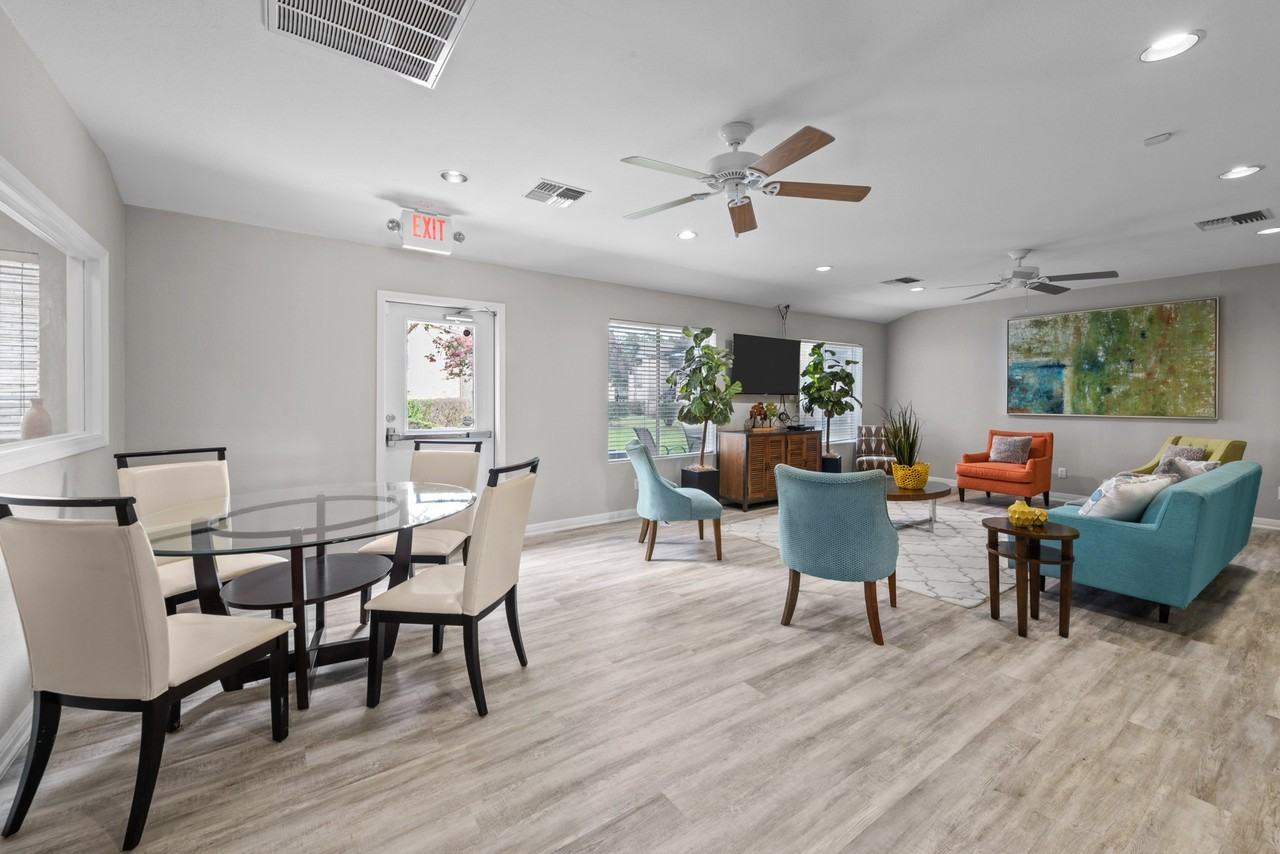 Peaks at Universal City - Photo 3 of 24