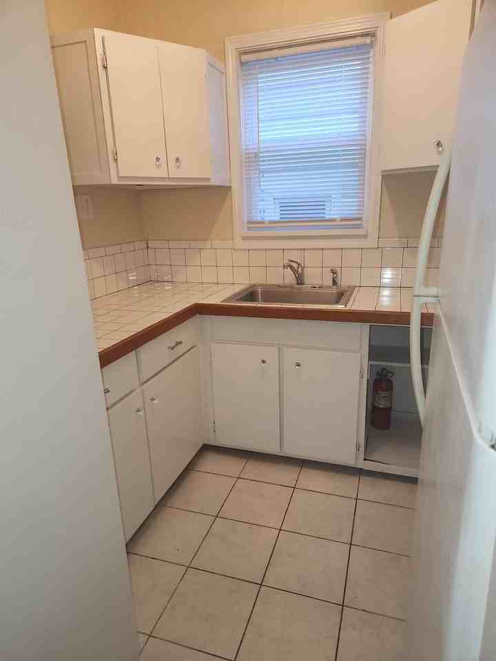 1325 12th St Nw #1 - Photo 6 of 9