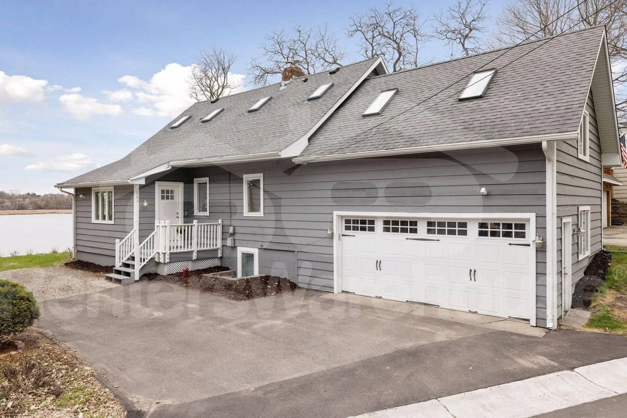 605 Park Ln - Photo 2 of 10