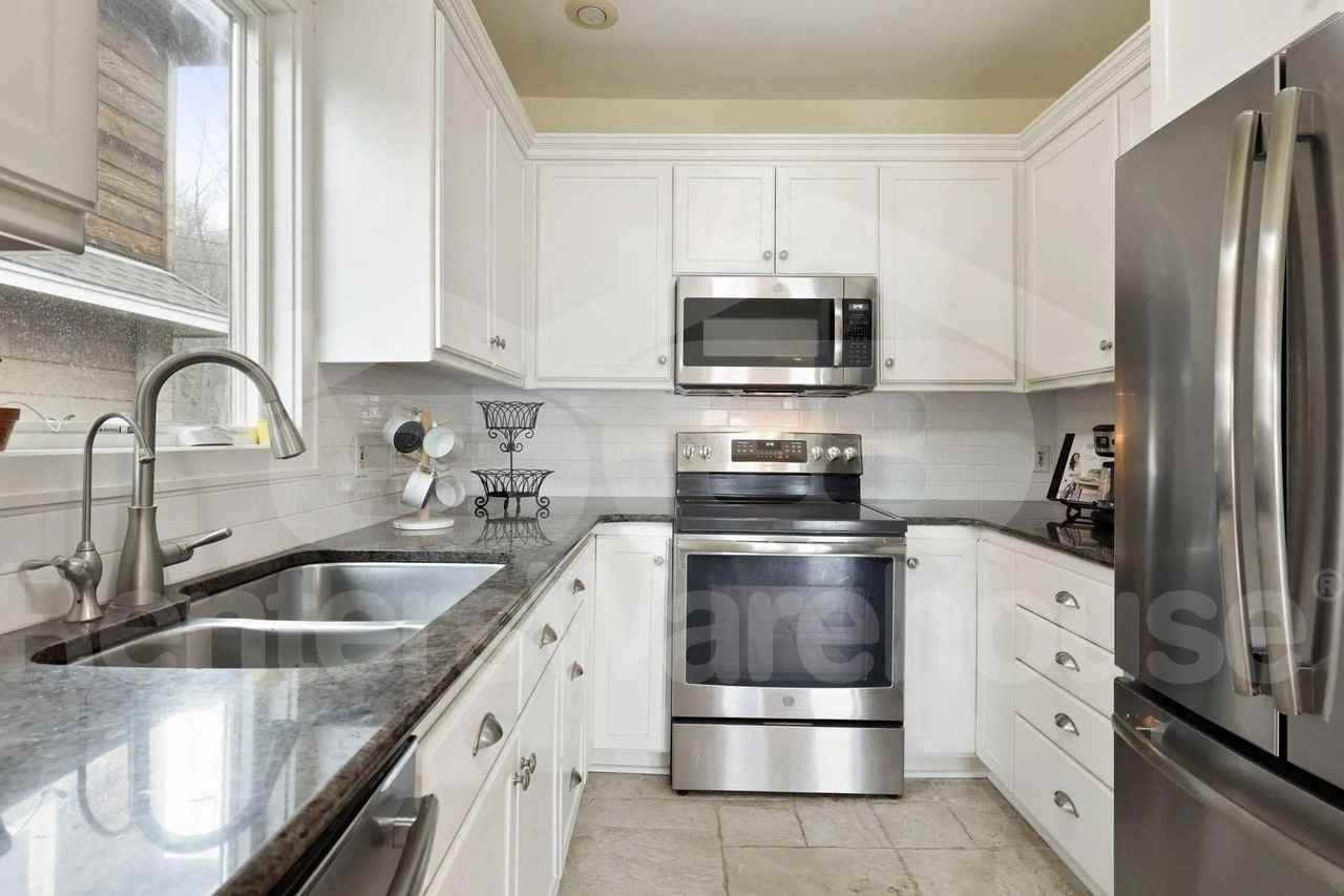 605 Park Ln - Photo 3 of 10