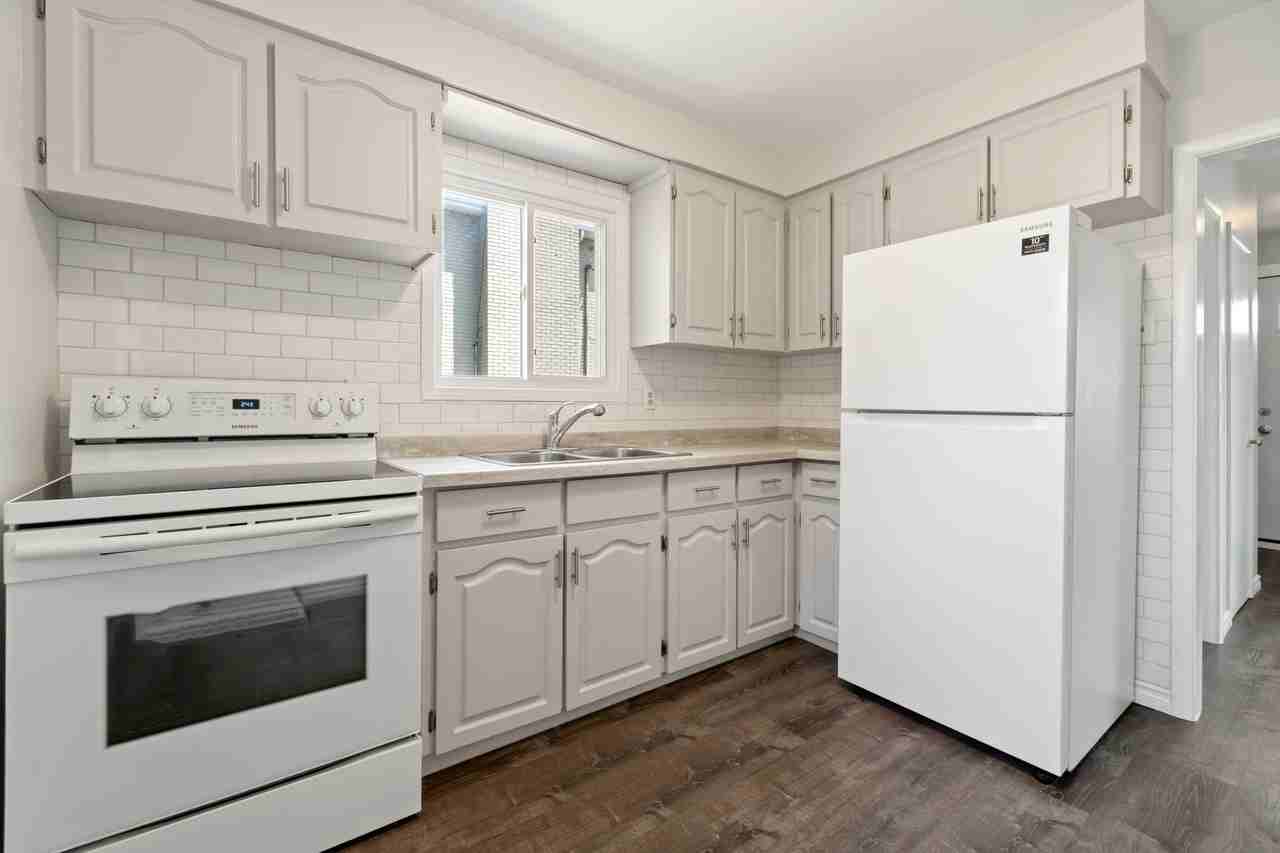 1100 Exmouth St - Photo 2 of 10