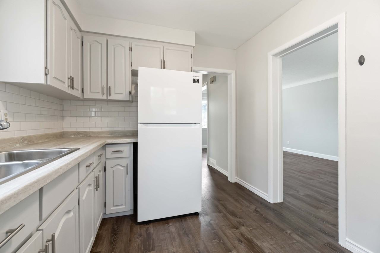 1100 Exmouth St - Photo 3 of 10