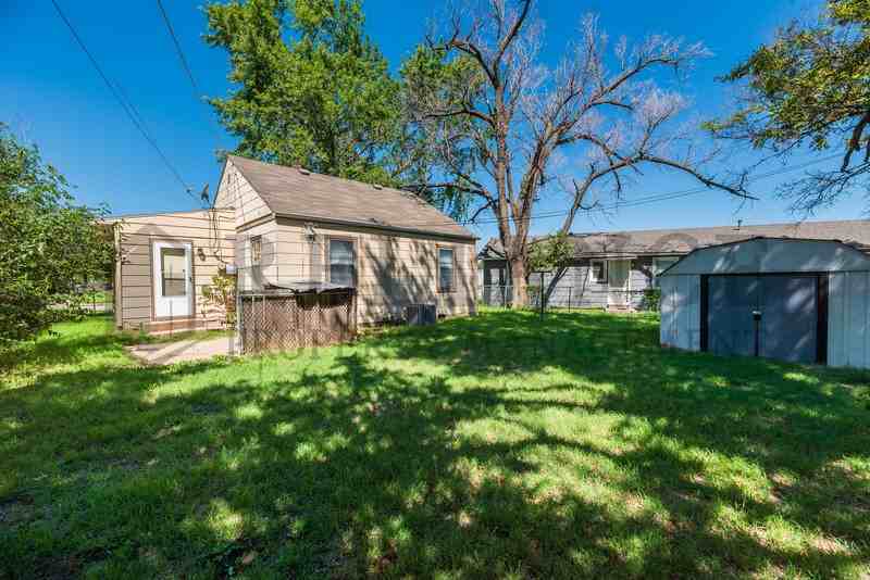 1334 S Dodge Ave - Photo 3 of 18