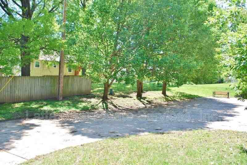 824 Northwest 15th Street - Photo 3 of 11