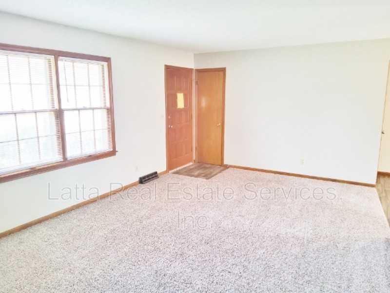 824 Northwest 15th Street - Photo 4 of 11