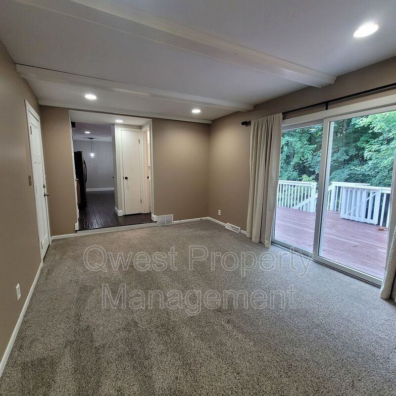 6232 Scotthille Dr Se - Photo 2 of 18