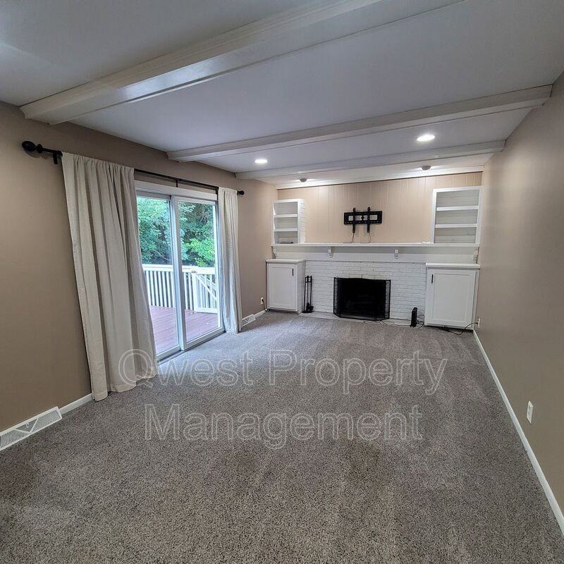 6232 Scotthille Dr Se - Photo 3 of 18